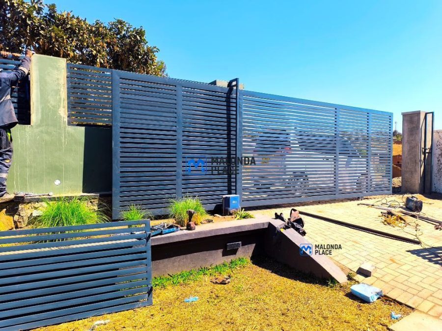 REMOTE CONTROL SLIDING GATE