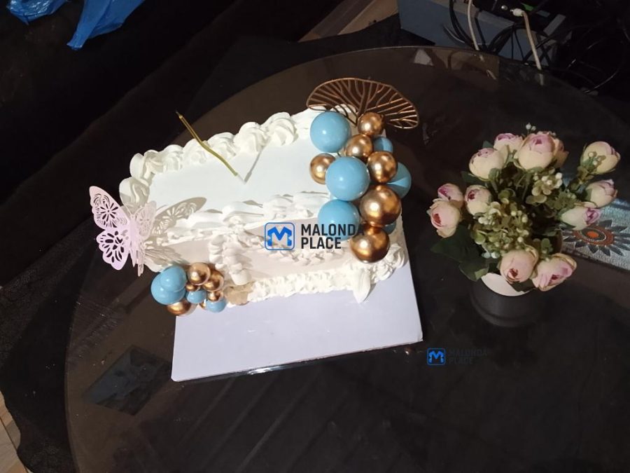 Cakes for all occasions..  weddings, birthdays, anniversarys, weddings