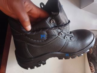 Safety boot size 8 - For Sale in Mzuzu