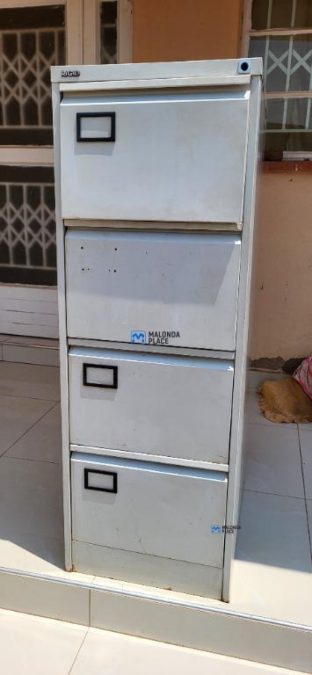 File cabinet for sale k195,000 i am in chitipi pafupi ndi pa police it has NO KEYS i am on 0997 059