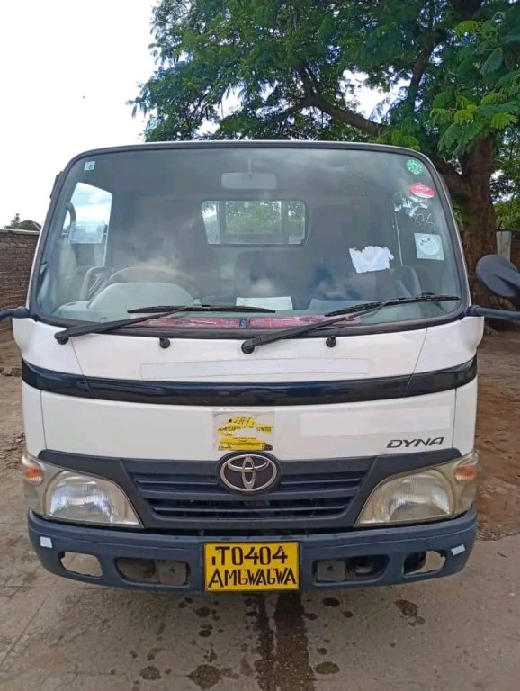 UNREGISTERED TOYOTA DYNA 2 TONNES