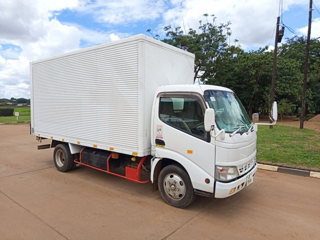 UNREGISTERED HINO DUTRO 2.5 TONNER BOXVAN