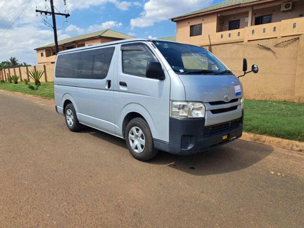 UNREGISTERED TOYOTA HIACE QUANTUM FLAT-ROOF, WhatsApp/call 0897731099