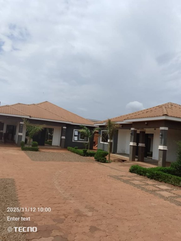 VERY SMART TOWN HOUSE FOR RENT