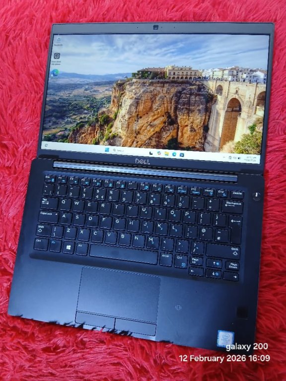 Dell latitude 7390 TOUCH SCREEN Intel i7-8th generation