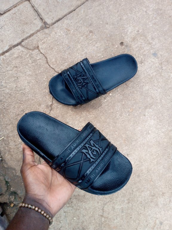 Amiri slide