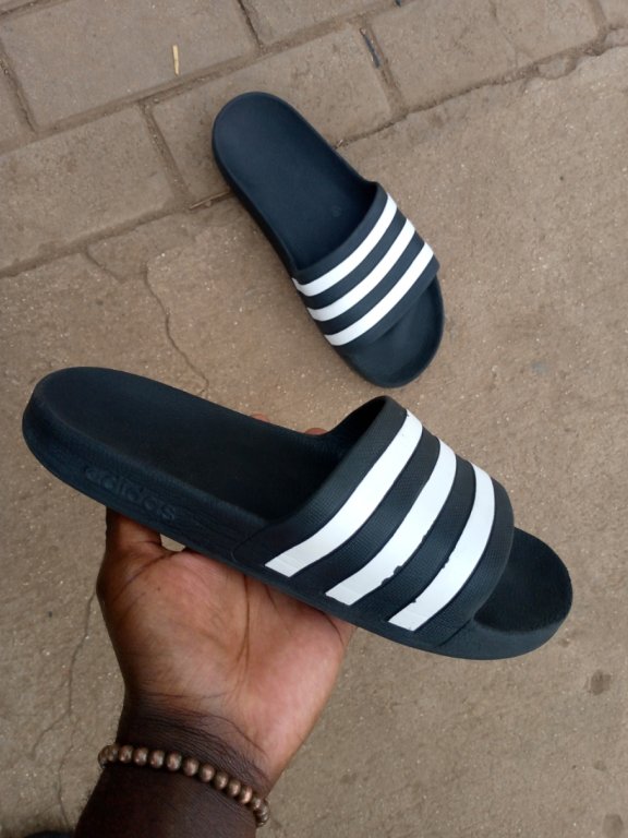 Bello adidas slide