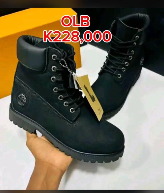 Black timberland original made in Vietnam available 40-45
