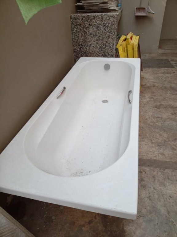 Second hand bath  tub