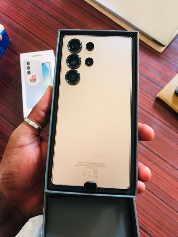 SAMSUNG S25 ultra 256GB 12GB