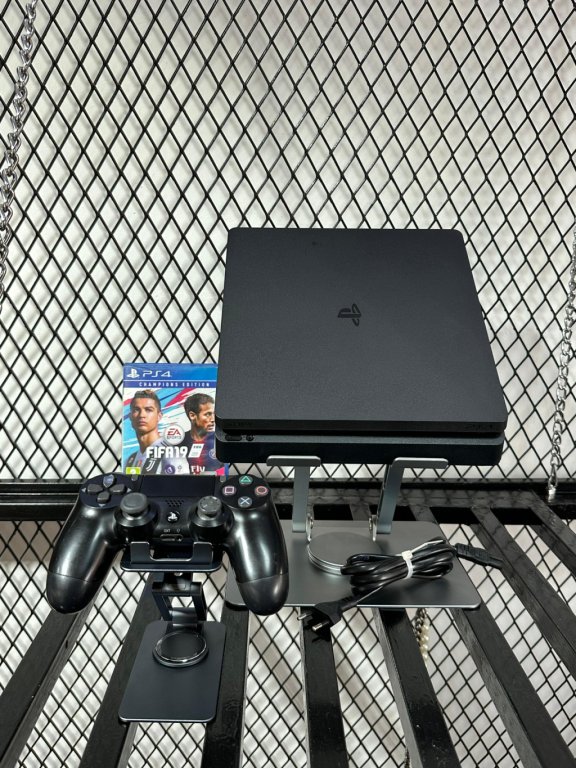 Sony PlayStation 4 Slim 1080p 1TB 1 Controller