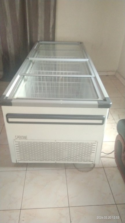 Commercial refrigerator