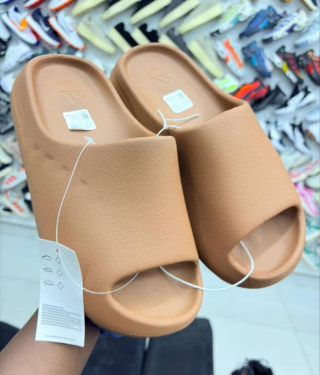 Yeezy slides original
