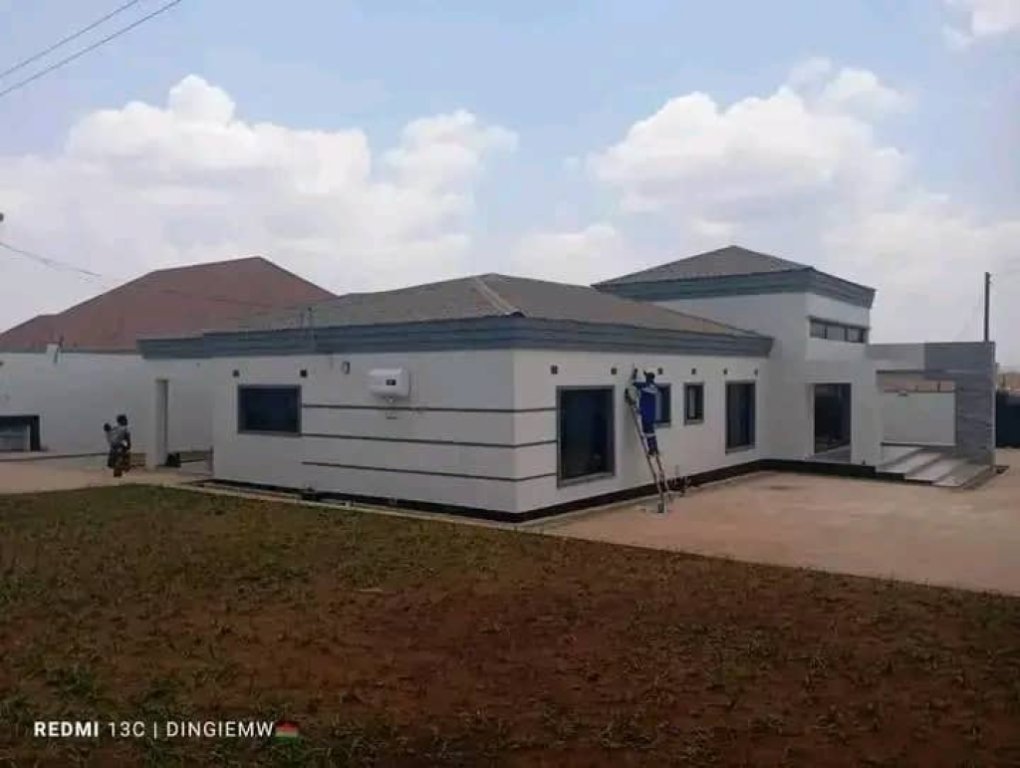 𝗡𝗲𝘄𝗹𝘆 𝗯𝘂𝗶𝗹𝘁 𝗵𝗼𝘂𝘀𝗲 𝗳𝗼𝗿 𝘀𝗮𝗹𝗲 𝗶𝗻 𝗮𝗿𝗲𝗮 𝟭𝟳, 𝗯𝗲𝗵𝗶𝗻𝗱 𝗞𝗮𝗺𝘂𝘇𝘂 𝗶𝗻