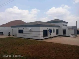 𝗡𝗲𝘄𝗹𝘆 𝗯𝘂𝗶𝗹𝘁 𝗵𝗼𝘂𝘀𝗲 𝗳𝗼𝗿 𝘀𝗮𝗹𝗲 𝗶𝗻 𝗮𝗿𝗲𝗮 𝟭𝟳, 𝗯𝗲𝗵𝗶𝗻𝗱 𝗞𝗮𝗺𝘂𝘇𝘂 𝗶𝗻 - For Sale in Lilongwe