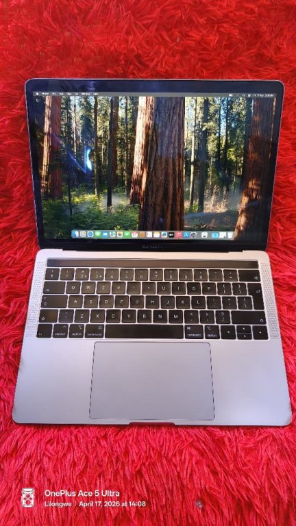 MacBook pro 2019 13 inch I5