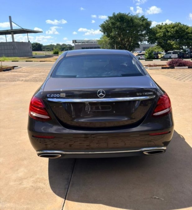 Mercedes benz E200