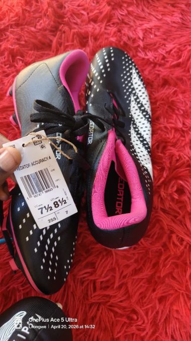 Predator soccer boot size 41