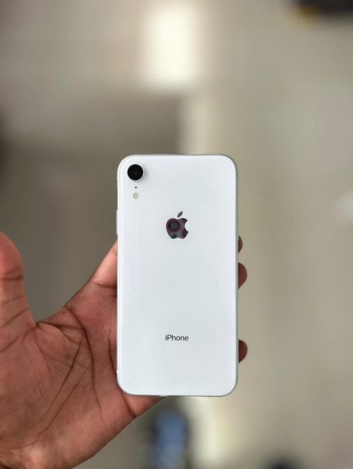 iPhone XR 64gb 100%