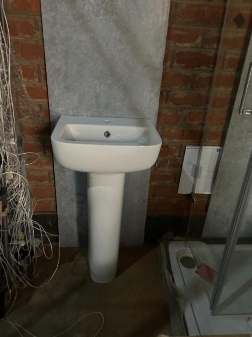 White Ceramic D‑Shaped Basin & Pedestal