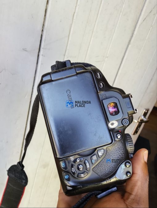 Canon 650D with standard lens, charge,1 battery