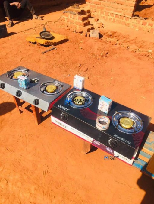 Automatic Gas Stoves ya Black yo 140k inayo 145k