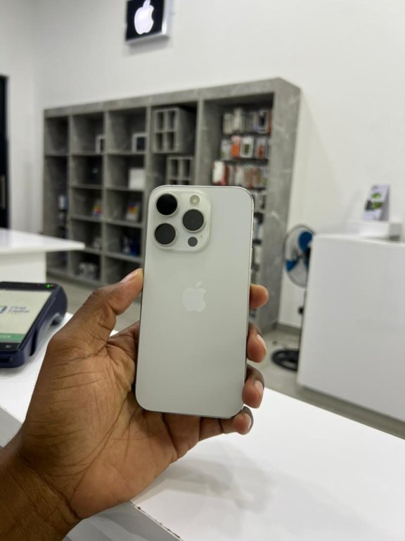 iPhone 15 pro 256gb 90% bh